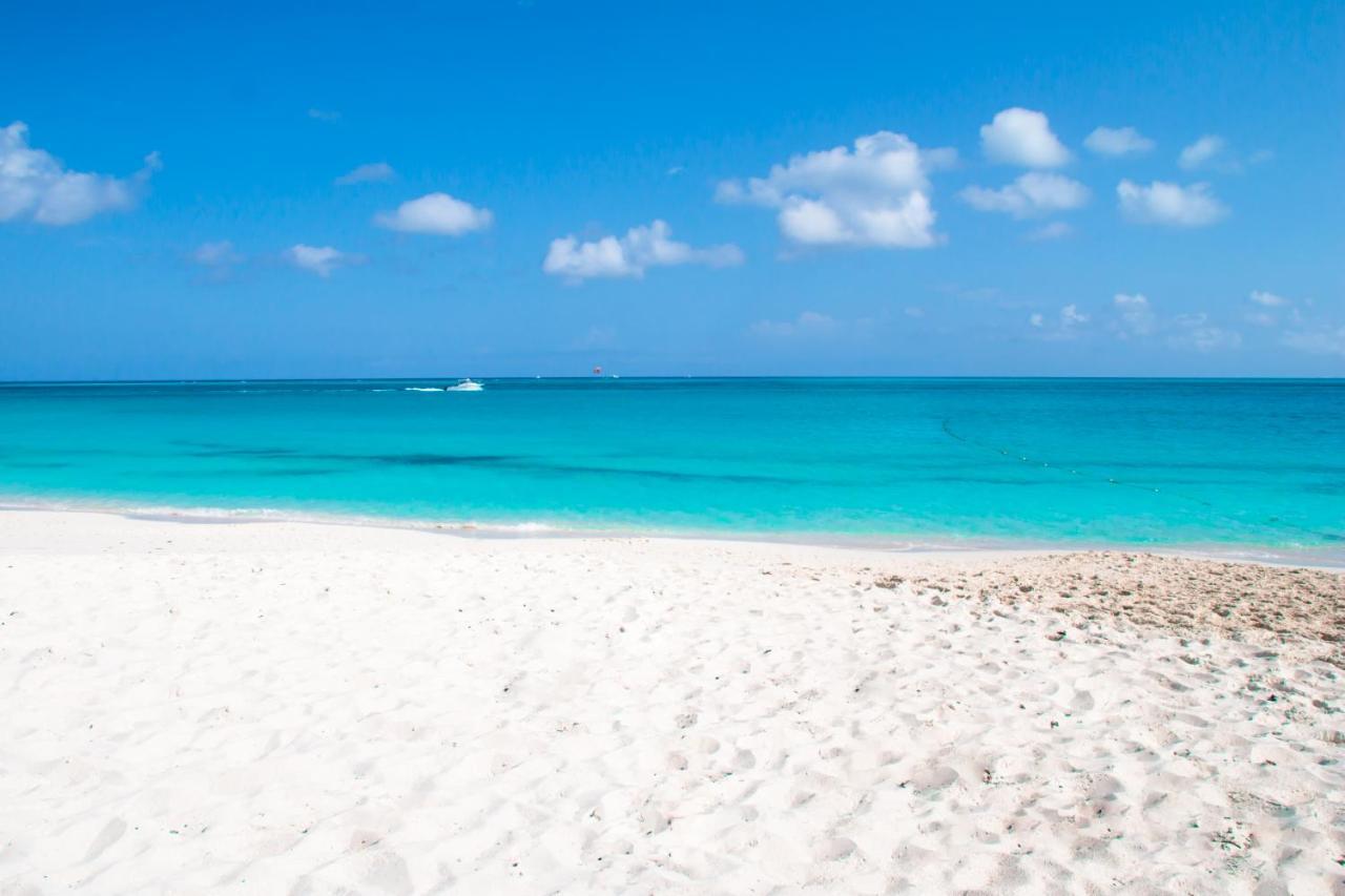 Grace Bay Place Hotell Eksteriør bilde